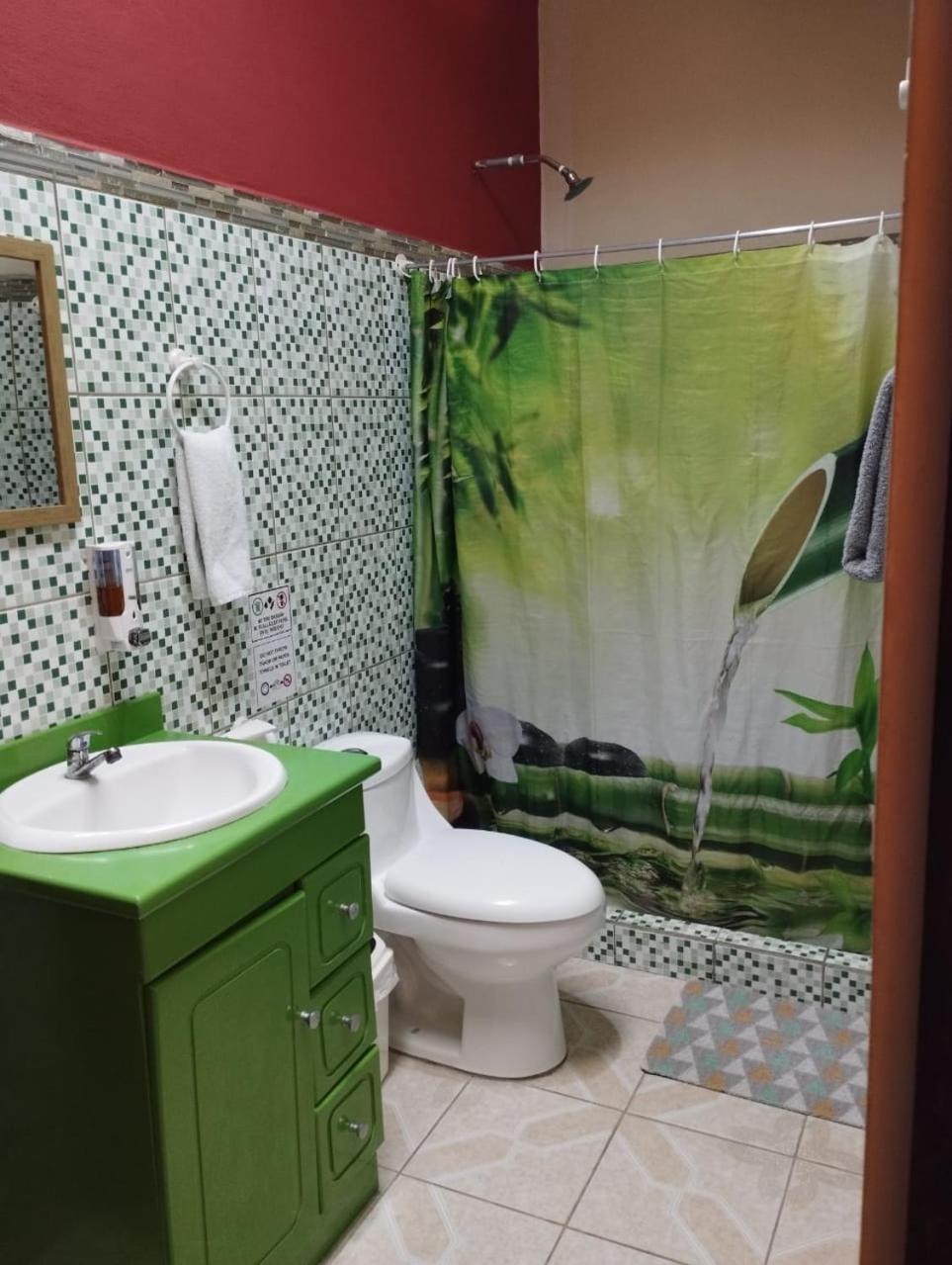 Puerto Viejo de Talamanca Cabinas Hukats Secret Jungle מראה חיצוני תמונה